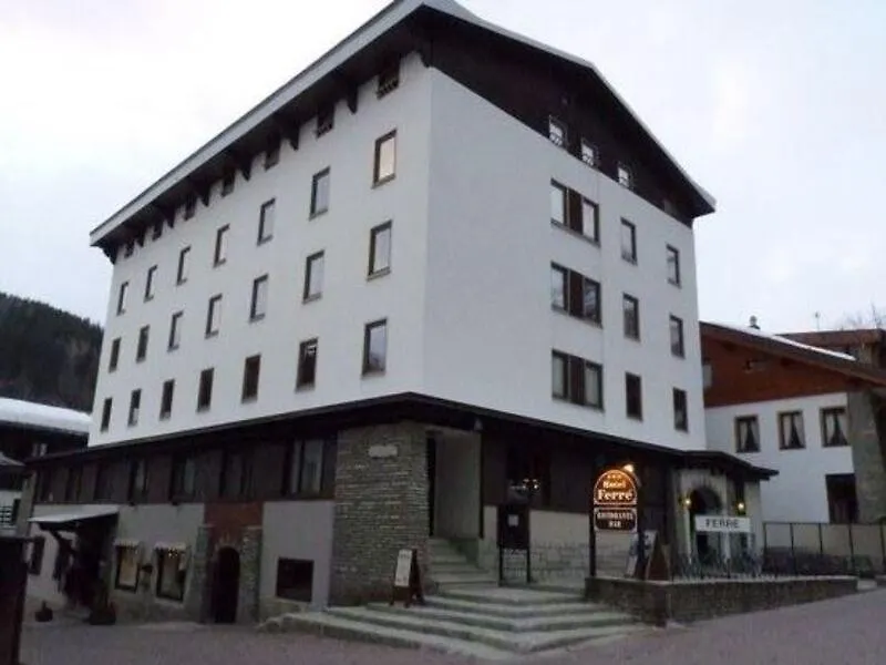 Hotel Ferre リヴィーニョ